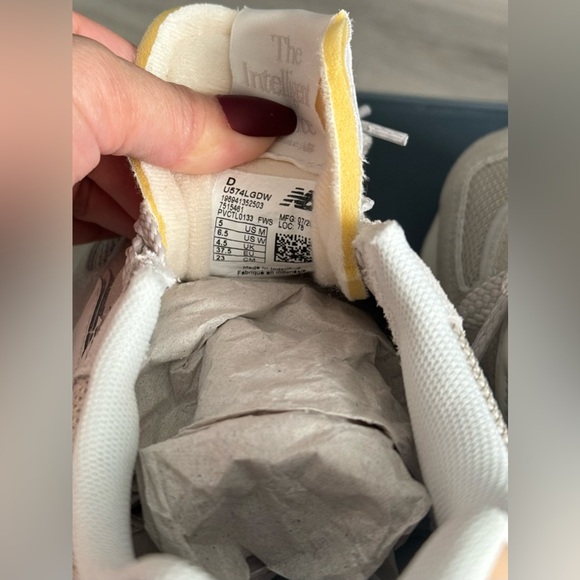 New Balance 574 Sneakers Ivory/Cream Women’s US 6.5/Men’s US 5 (U574LGDW) - Picture 5 of 8